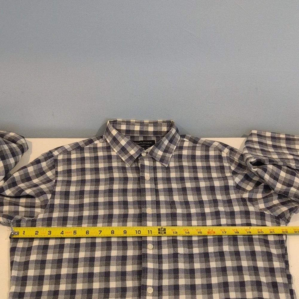 Banana Republic Men's Medium Lightweight Flannel Long Sleeve Button Down Shirt